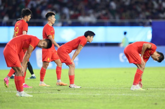 杭州亚运会丨中国男足亚运队不敌韩国无缘半决赛