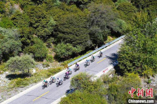 100余名选手比赛喜马拉雅世界公路自行车极限赛