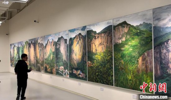 以展为媒 148幅画作沪上展出彰显贵州山乡巨变