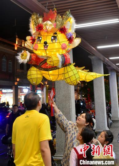 （新春走基层）元宵将至 世遗之城泉州流光溢彩