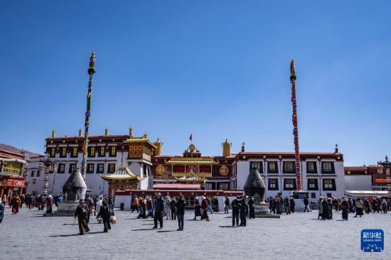 西藏：春“染”拉萨