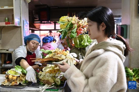 甘肃:“天水麻辣烫”走红 服务保障“升级”【3】