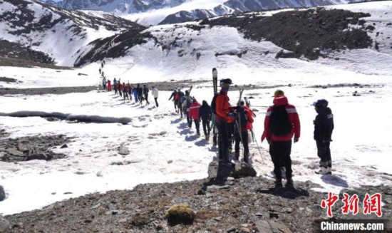百余名畅通员在岗什卡雪峰上伸开合乎性考研