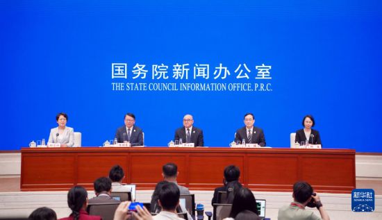 7月25日,国务院新闻办公室在北京举行新闻发布会,第十五届全国运动会组织委员会副主任、国家体育总局副局长佟立新,第十五届全国运动会组织委员会副主任、广东省委常委王曦,第十五届全国运动会组织委员会副主任、香港特别行政区政府政务司司长陈国基,第十五届全国运动会组织委员会副主任、澳门特别行政区政府社会文化司司长柯岚介绍第十五届全国运动会筹办情况,并答记者问。新华社记者 潘旭 摄