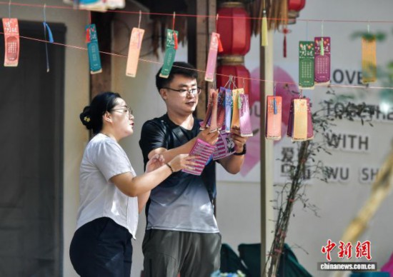 乌鲁木齐:近400名青年男女参加七夕单身派对