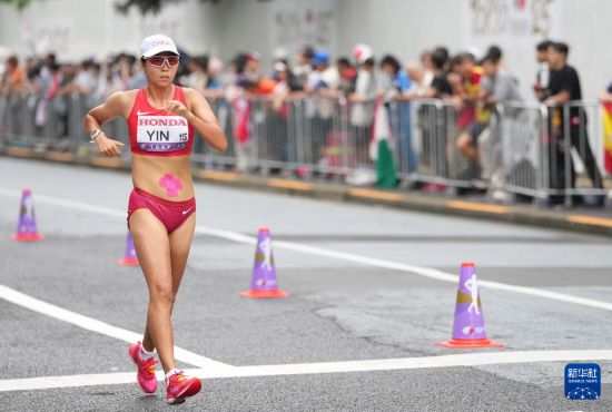 9月13日,中国选手尹航在比赛中。当日,2025年世界田径锦标赛竞走女子35公里决赛在日本东京举行。新华社记者 江汉 摄