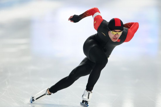2025年2月11日，中国选手宁忠岩在比赛中。当日，在第九届亚冬会速度滑冰男子1000米比赛中，宁忠岩夺得冠军。新华社记者 王楷焱 摄