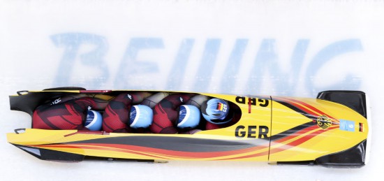 2022年2月19日，德国队在北京2022年冬奥会四人雪车比赛中。新华社记者 姚剑锋 摄