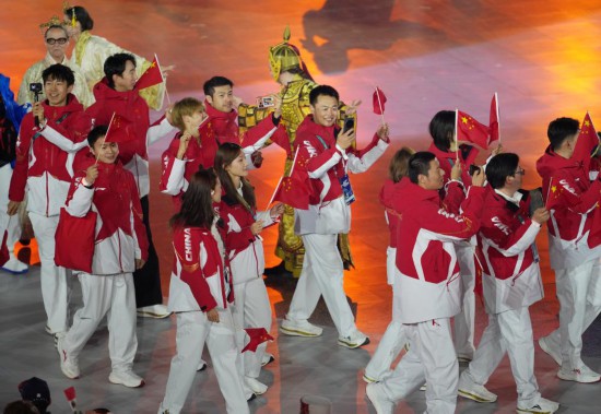 2月22日，中国体育代表团在冬奥会闭幕式上入场。新华社记者 孙非 摄